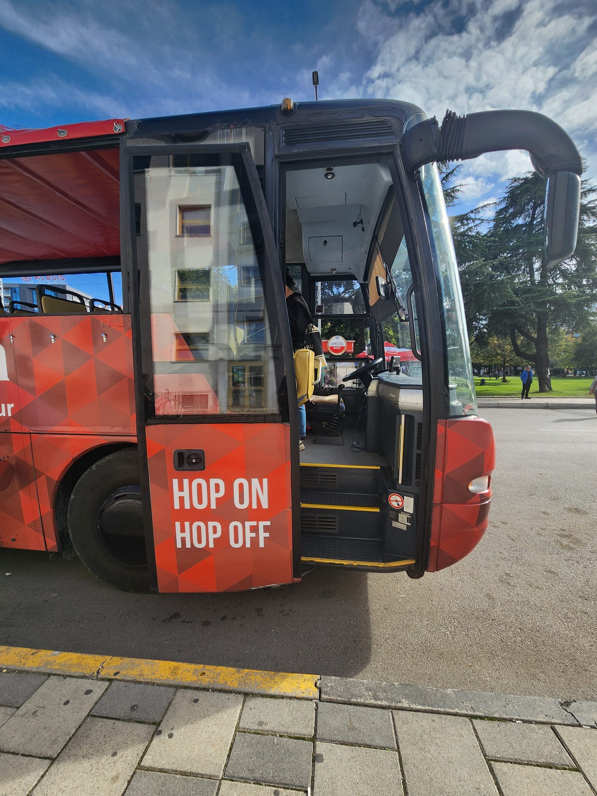 אוטובוס hop on hop off טירנה