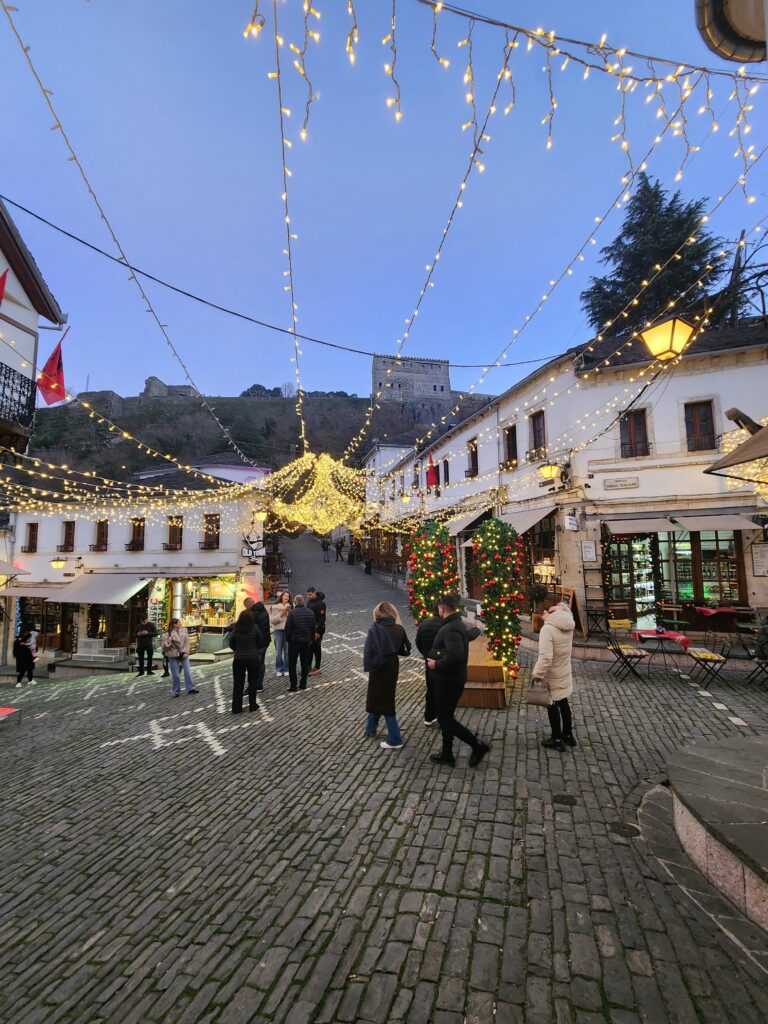 ג'ירוקסטר קישוטי חג מולד שנה חדשה 2026 בבזאר