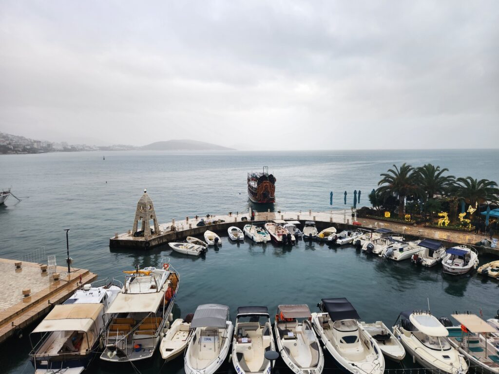 נוף מהמלון SUN N BLUE סרנדה אלבניה